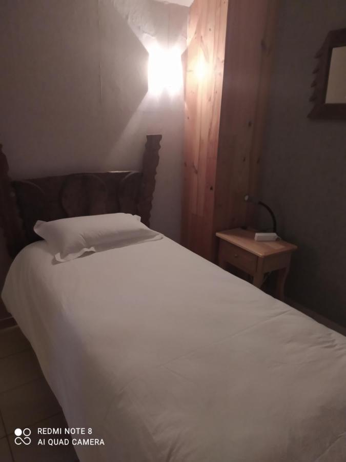 Отель Le Saloon Chazey-sur-Ain Экстерьер фото