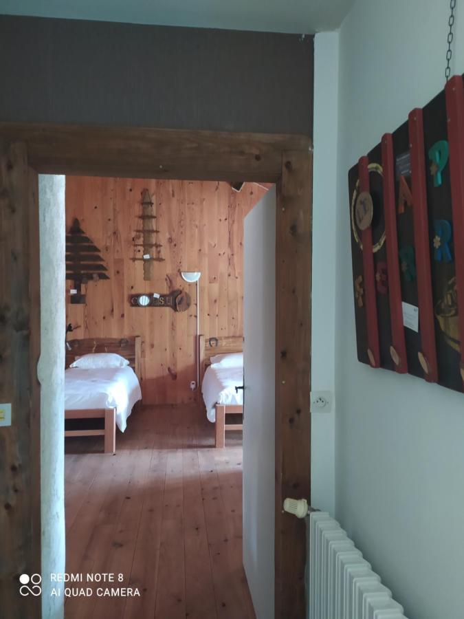 Отель Le Saloon Chazey-sur-Ain Экстерьер фото